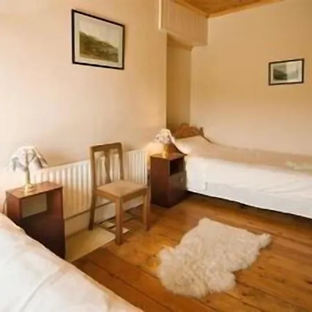 לינה וארוחת בוקר Castlehouse 3*