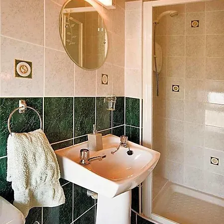 Castlehouse Bed & Breakfast 3*
