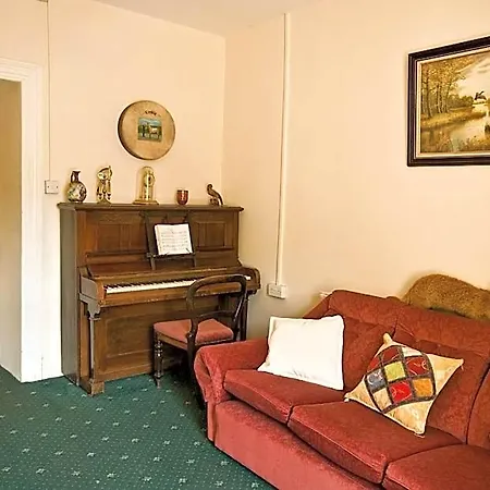 Castlehouse Bed & Breakfast 3*