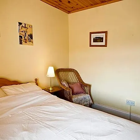 Castlehouse Bed & Breakfast 3*